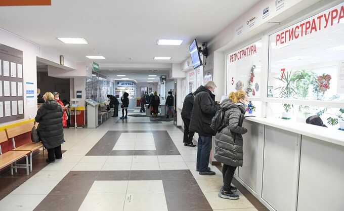 Из-за очереди в детской поликлинике в Москве поругались школьницы