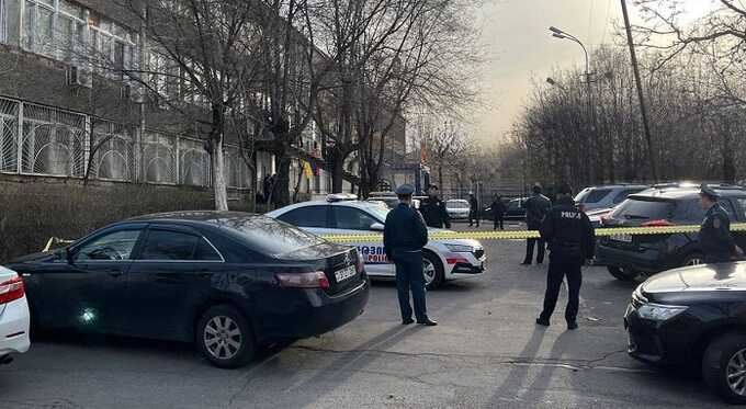 В Ереване здание полиции оцеплено, на место приехал спецназ
