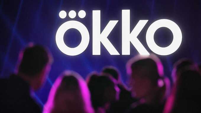 Okko оштрафовали за поглаживание руки