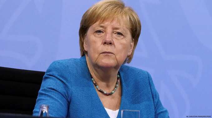 Бывший председатель Бундестага в мемуарах рассказал о попытке свержения Меркель в 2015 году