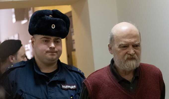 Суд решил арестовать диссидента Александра Скобова по обвинению в пропаганде терроризма из-за его публикации о Керченском мосте