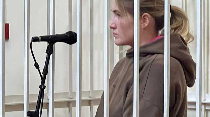 Девушку, которая пощекотала грудь памятника «Родина-мать» в Волгограде, приговорили к принудительным работам на 10 месяцев