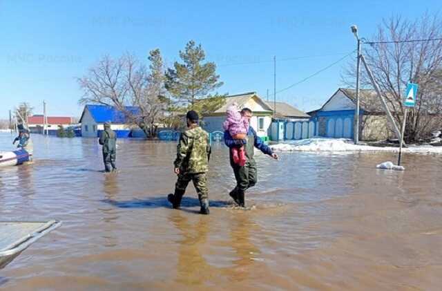 Из-за угрозы прорыва дамбы В Орске (Оренбургская область) началась эвакуация жителей