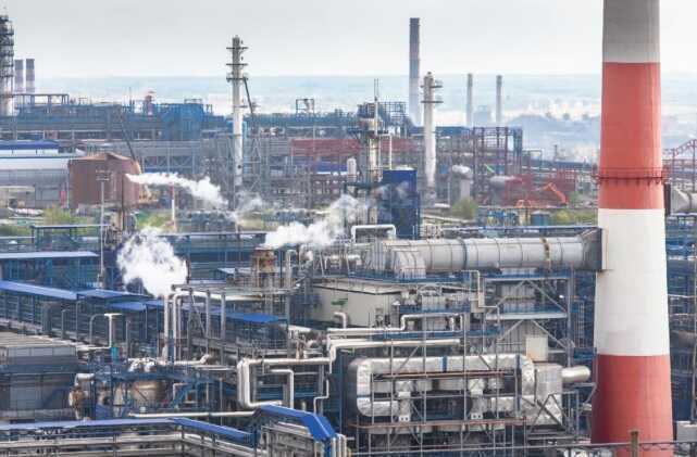 Орский нефтеперерабатывающий завод приостановил свою деятельность из-за аномального паводка