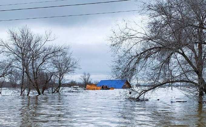 В Оренбургской области затопило посёлок вдоль реки
