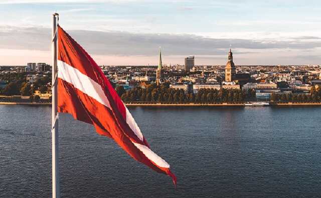Латвийское правительство опровергает слухи о захвате власти «компанией международных бандитов»