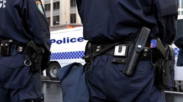В Австралии мужчина с ножом напал на людей в торговом центре
