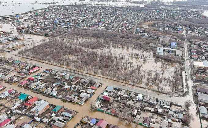 Почему регионы тратят огромные деньги на защиту от наводнений, но дома россиян продолжают уходить под воду