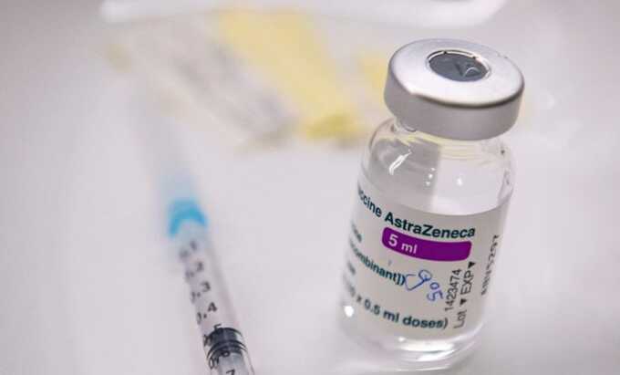 AstraZeneca впервые признала в суде, что её вакцина от COVID-19 может привести к смертельному побочному эффекту — тромбозу