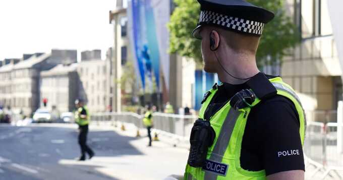 Преступник с мечом напал на прохожих и полицейских в Лондоне