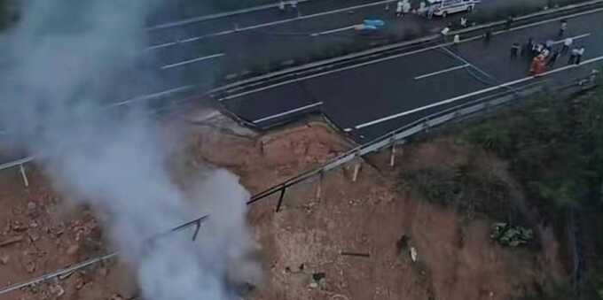 В результате обрушения дорожного полотна на юге Китая погибло 19 человек