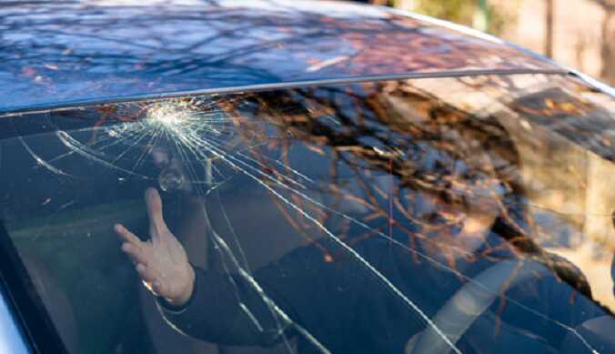 Группа мужчин в Уфе повредила машину своего должника