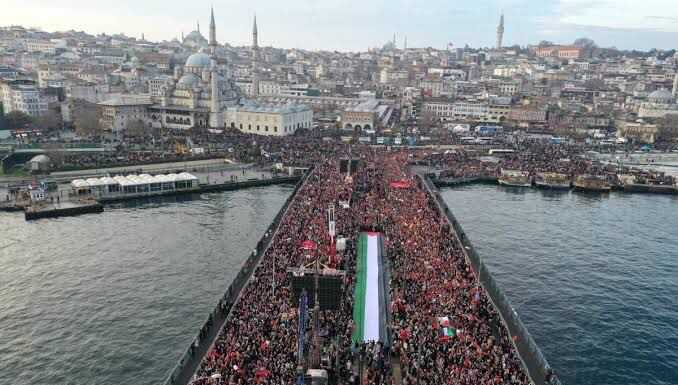 В Турции прошли столкновения протестующих с силовиками из-за праздника 1 мая