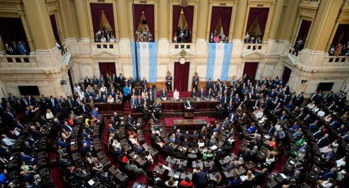 Несмотря на масштабные протесты, Палата депутатов Аргентины поддержала реформы Милея