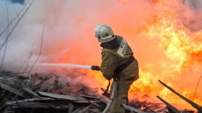 Пожар в производственном цеху на улице Буракова могли устроить конкуренты строительной фирмы