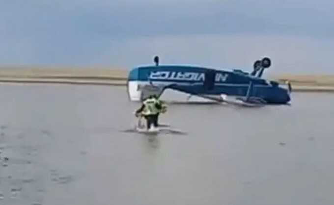 В Казахстане самолëт Ан-2 рухнул в воду и перевернулся
