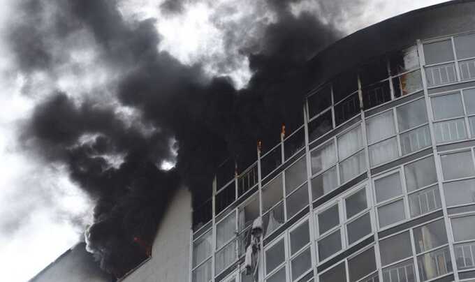 В Екатеринбурге мужчина сорвался с 20-го этажа, пытаясь спастись от пожара