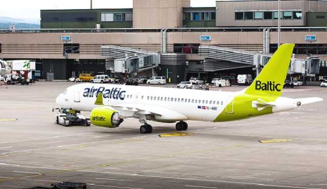 Россиянина, который летел к отцу в Ригу из Стамбула, не пустили на борт самолёта авиакомпания airBaltic