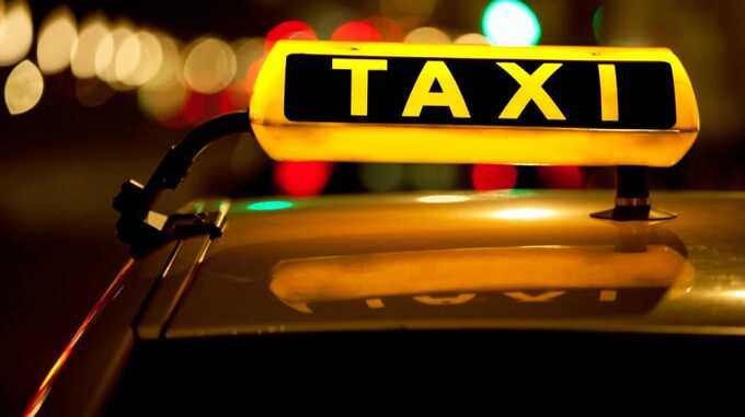 В Польше водитель такси избил и обокрал пассажирку