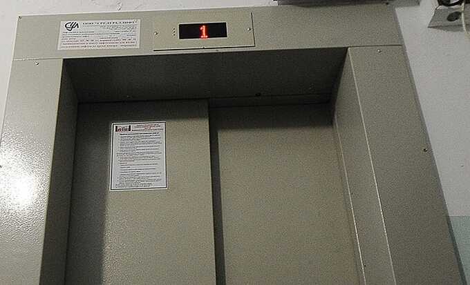 В Москве лифт оставил школьницу без пальца