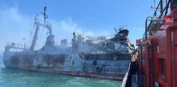 Во Владивостоке на краболовном судне произошел пожар