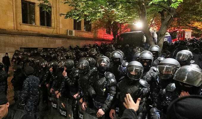 В Тбилиси, на митинге против законопроекта об иноагентах, полиция задержала гражданина Молдавии