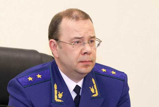 Московский прокурор Денис Попов готовится на выход