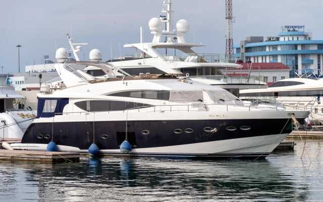 Бывшую яхту Дмитрия Медведева снова выставили на продажу