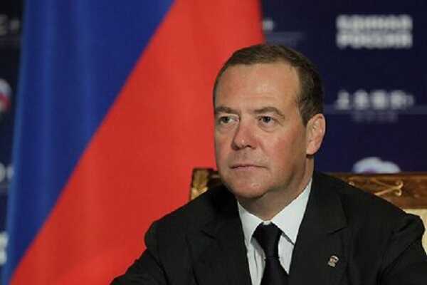 Медведев заявил об обязательном выполнении обязательств по программе ЕР
