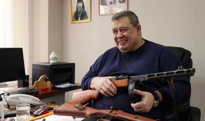 Олег Боровский разъярил «медведей» и бросил им женщину