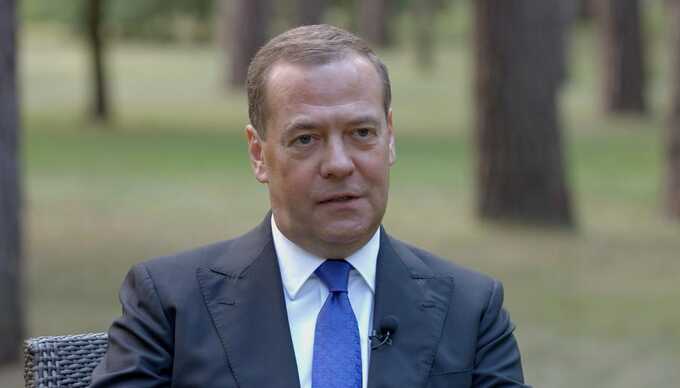 Медведев "возвращается" с Собяниным: а где был Мишустин?