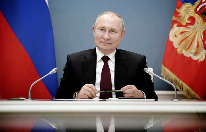 Путин продлил срок госслужбы экс-генпрокурору России Юрию Чайке