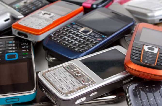 Поставки кнопочных телефонов в Россию резко выросли