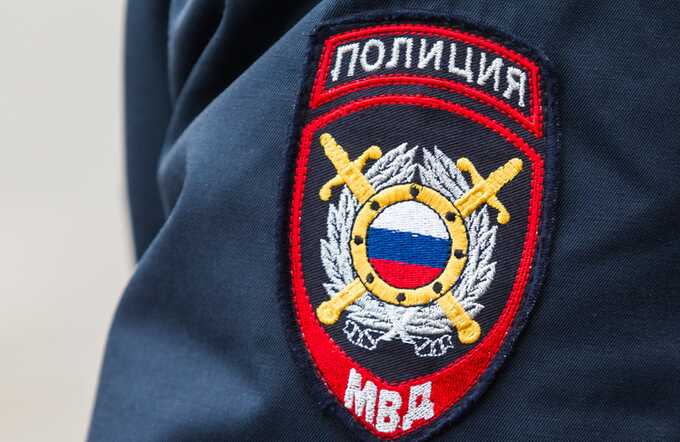 Начальника уголовного розыска и зама БЭП в Ленинградской области подозревают в махинациях с «веселящим газом»