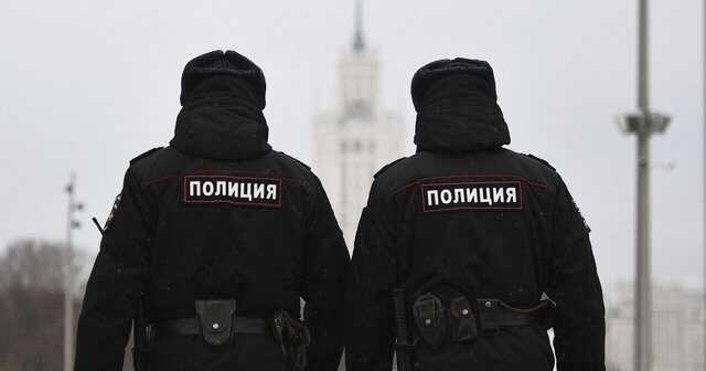 Московские полицейские сверхурочно будут охранять сотрудников военкоматов, которые ходят с повестками