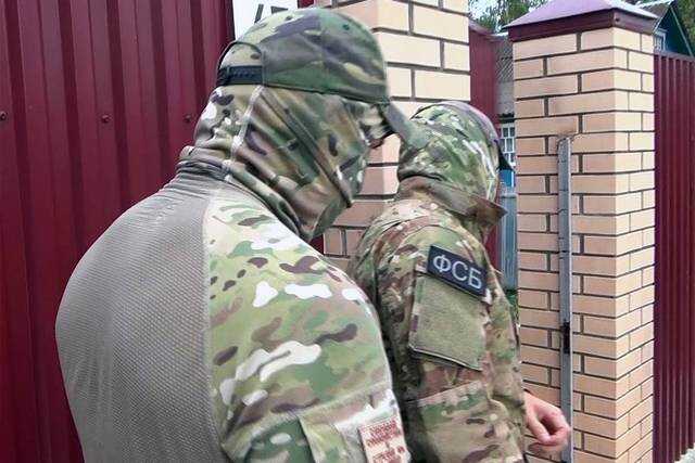 ФСБ обнаружила принадлежащий ОПГ тайник с оружием