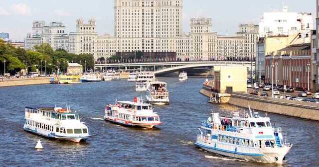 В Москве-реке появилось судно «недружественной» страны