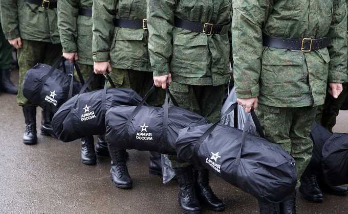 В московском комиссариате продлевают повестки призывникам, ссылаясь на отсутствие указа о завершении мобилизации