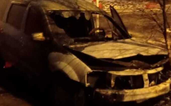 Несколько машин с буквами Z на стёклах сожгли в Омске этой ночью
