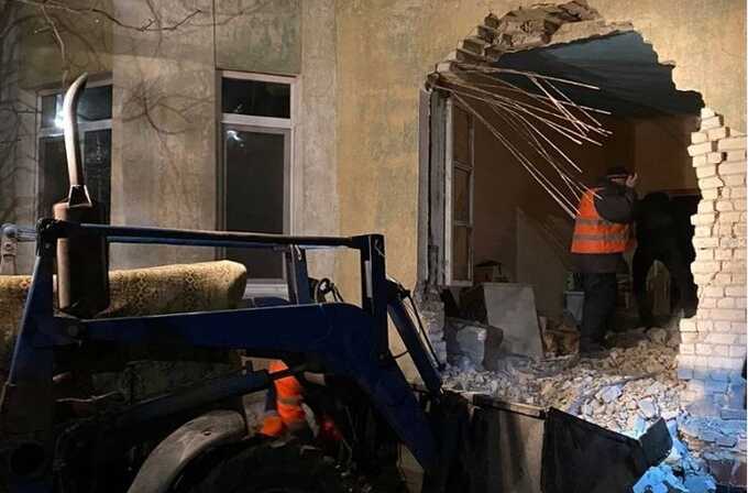 Пьяный россиянин на грузовике снес стену многоквартирного дома