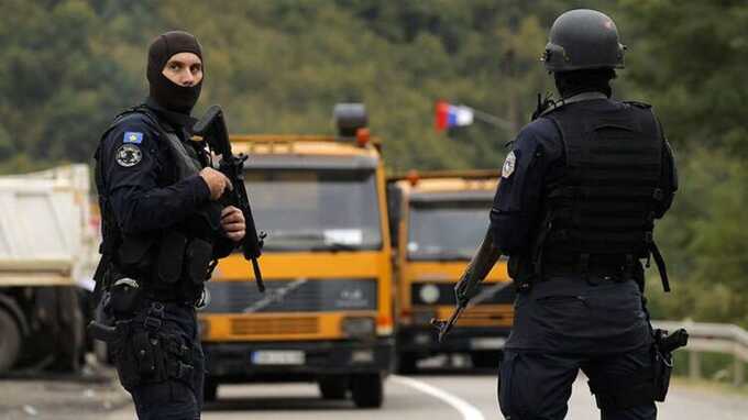 Сотни силовиков Косово вторглись на бронетехнике в населенные сербами районы