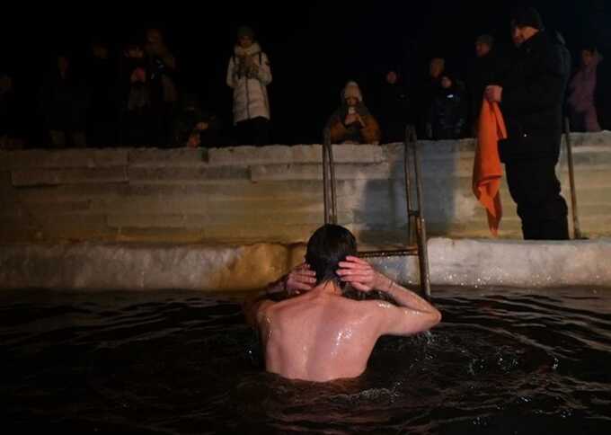 В Нижнем Тагиле мужчина едва не утонул в крещенской проруби