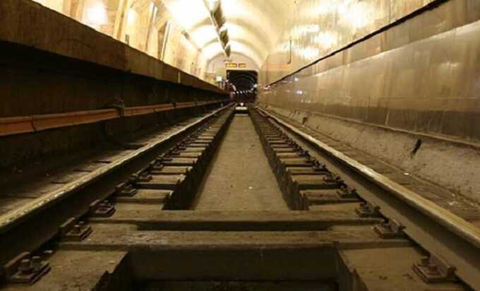 В московском метро пассажир упал на пути и погиб