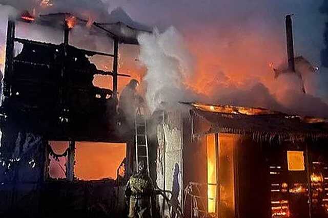 Женщина и девочка погибли при пожаре в российском селе