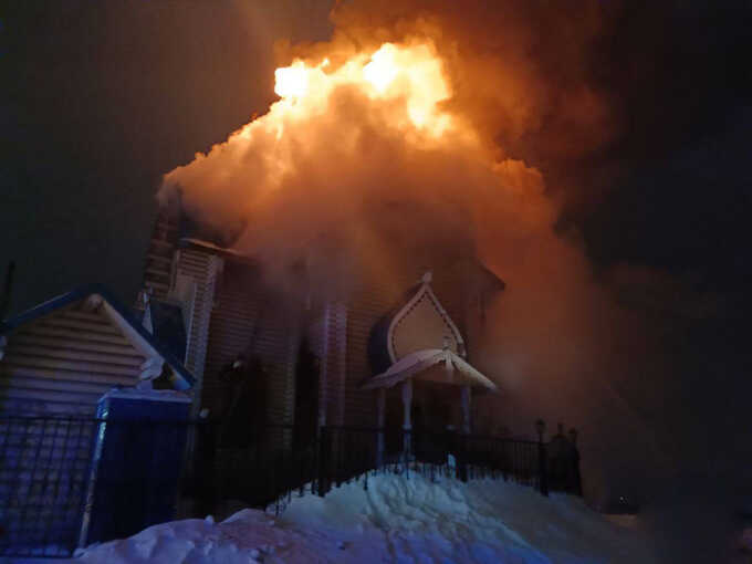 В Кирове загорелась Феодоровская церковь