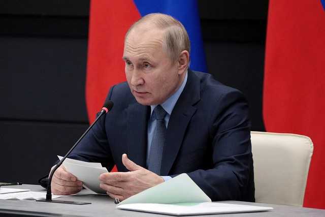 Путин заявил о контактах с простыми людьми на Западе