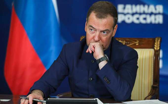 Медведев назвал главу МИД Германии полезной дурой