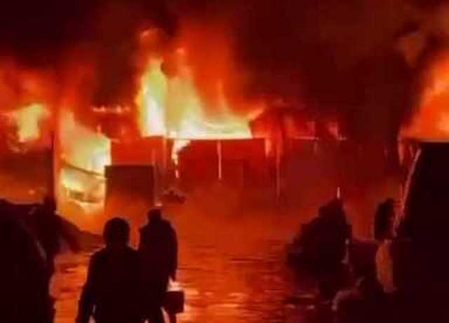 Поджог мог стать причиной пожара на рынке "Синдика" в Подмосковье, где площадь возгорания превысила 2,1 тыс кв м