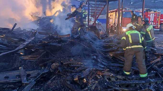 Пять человек пропали после пожара в строительных бытовках в Севастополе