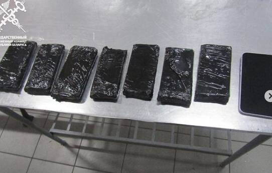 У беларуски на границе с Польшей нашли 40 «айфонов»